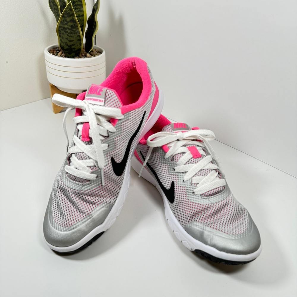 Women’s Nike Flex Experience Running Shoes Pink and Silver Size EUR 38.5